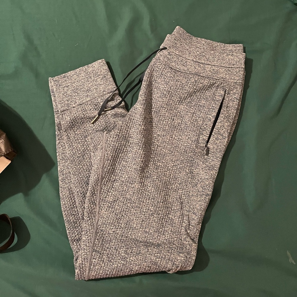 Lululemon engineered warmth joggers size 6